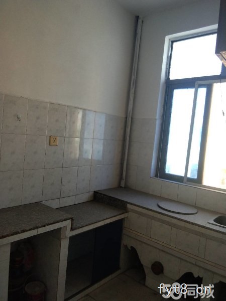 翠园小区一小附近,交通便利环境优美,周围配套设施齐全