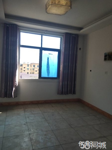 翠园小区一小附近,交通便利环境优美,周围配套设施齐全